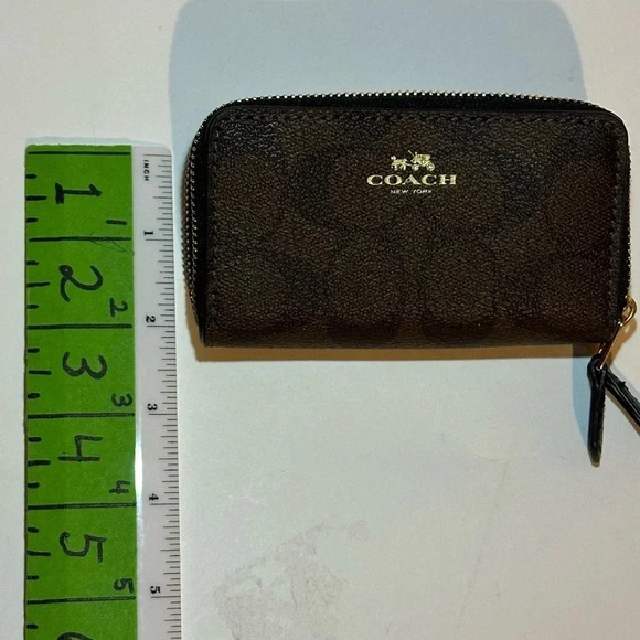 A Coach zip around mini sig. canvas wallet. - Picture 4 of 9